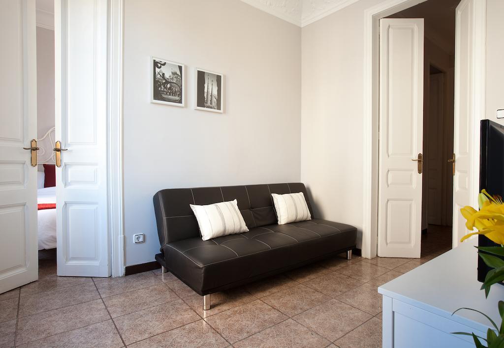 Whatching Sagrada Familia Apartment Barcelona Room photo