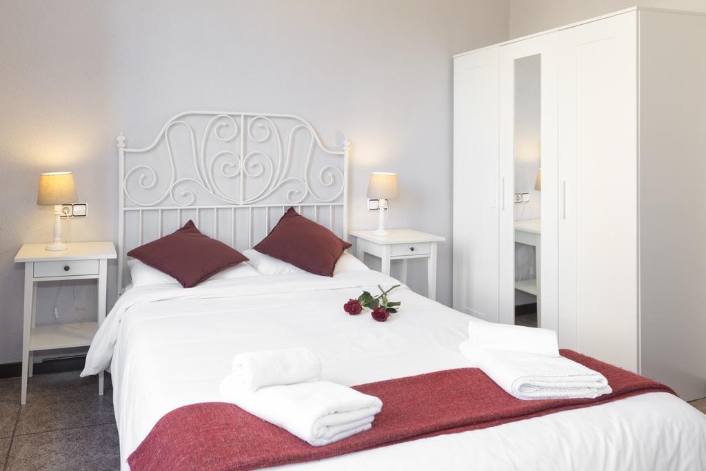 Whatching Sagrada Familia Apartment Barcelona Exterior photo