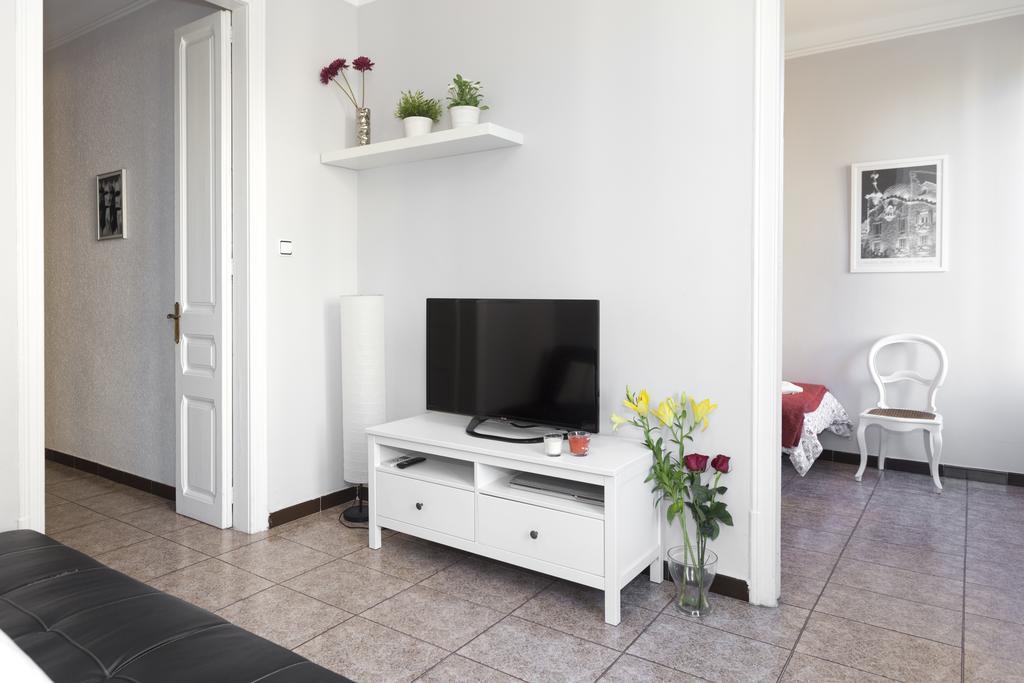 Whatching Sagrada Familia Apartment Barcelona Exterior photo